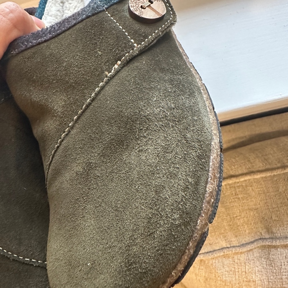 Earth Origins Essential Ezra Faux Fur Lined Suede Clog - Olive - size 9.5 - Picture 5 of 7